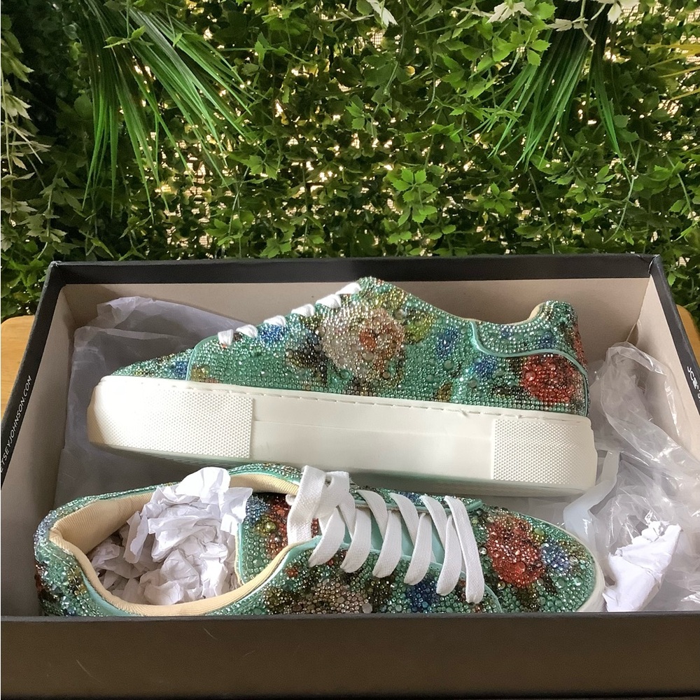 ✨ Betsey Johnson Rhinestone Floral Platform Sneakers ✨ Size Medium ✨ NIB